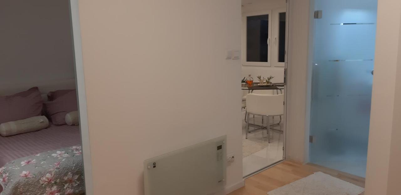 Apartment Family Zrnka *