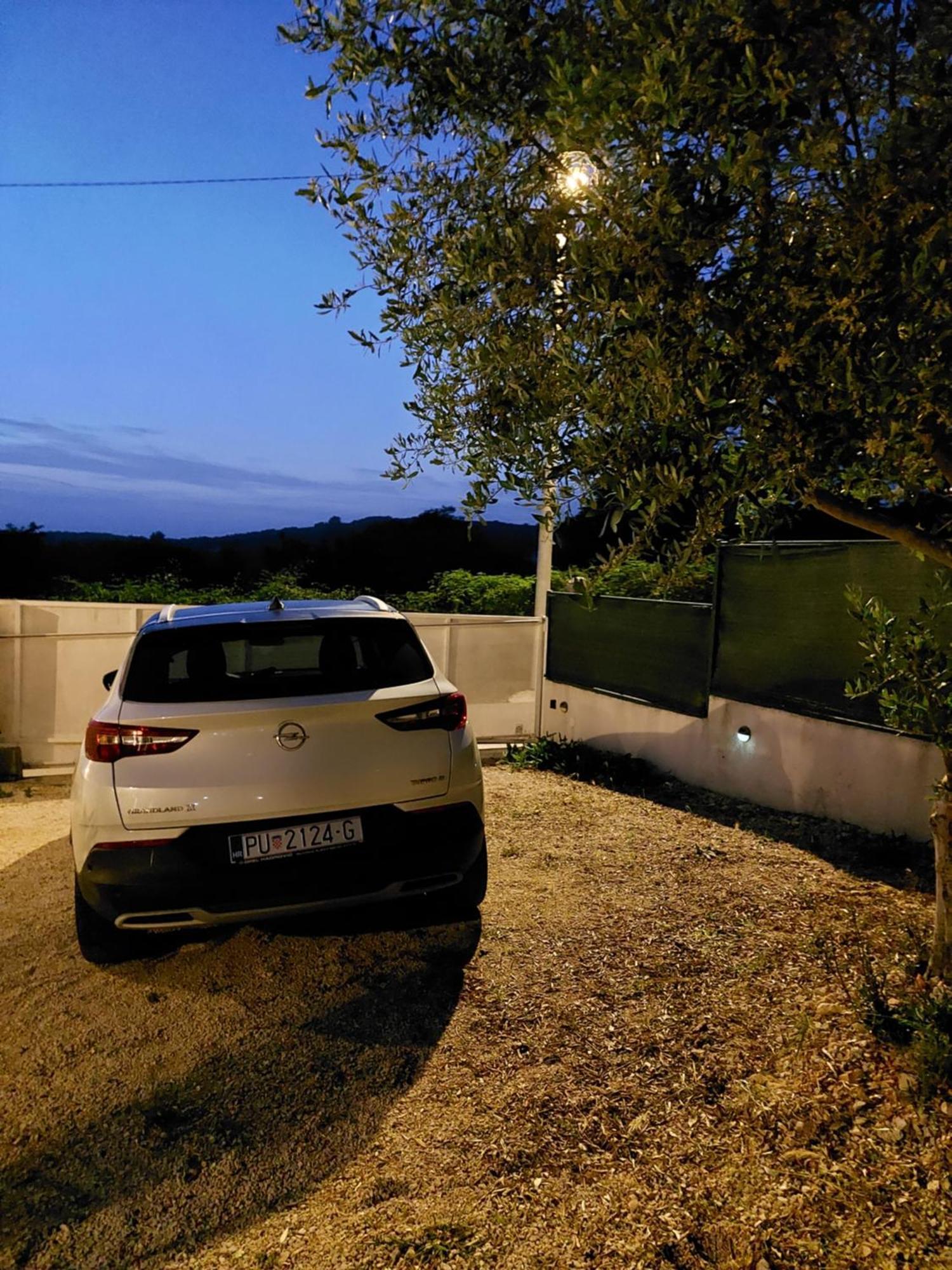 Family Zrnka S Besplatnim Parkingom Apartment